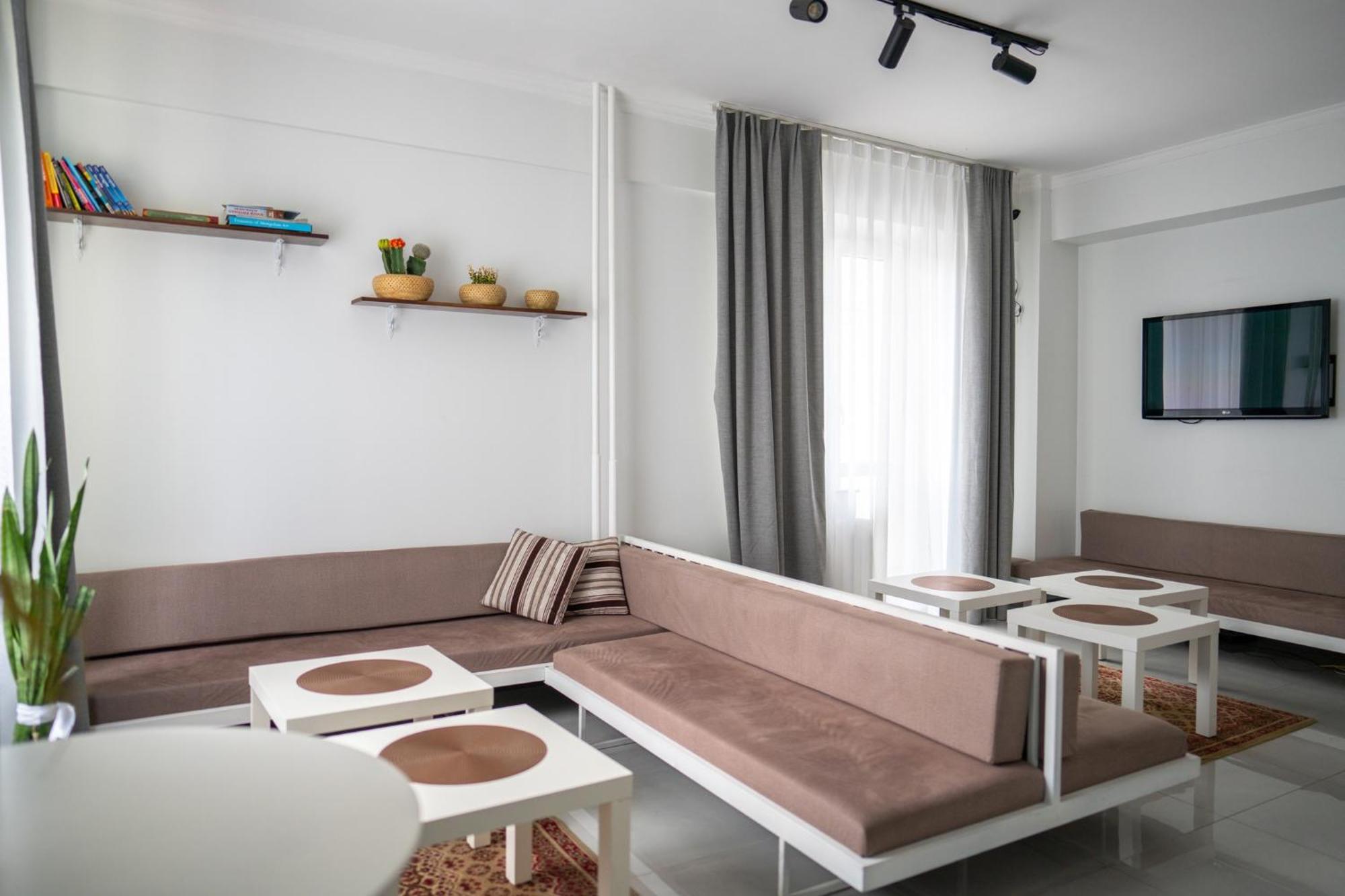 Zaya Hostel Oelan-bator Buitenkant foto